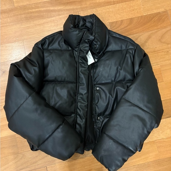 Zara Women's Sleek Black Puffer Jacket - Picture 6 of 7